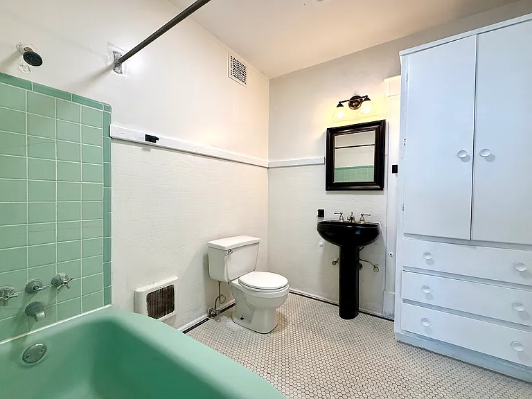 633 10th Ave S #2 — Photo 14