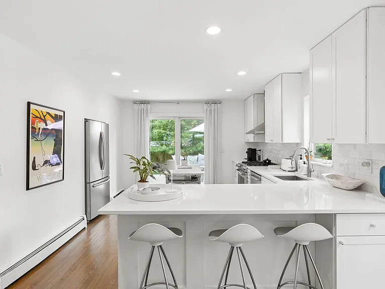 81 Hildreth Pl — Photo 4