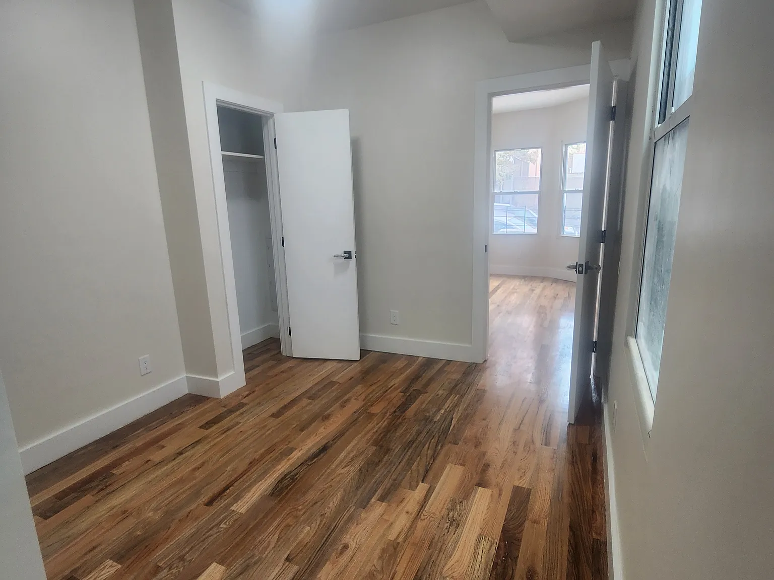 2 bed, 1000 sqft, $2,500 — Photo 3