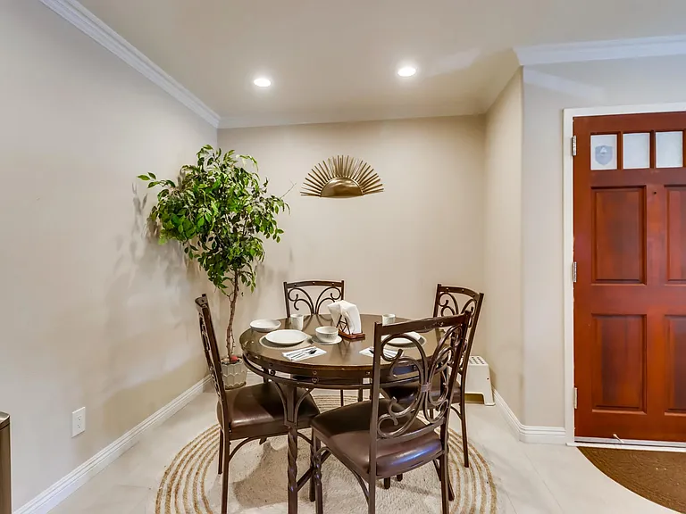 Enjoy hearty meals & gatherings in this cute dining area _the perfect setting for 4+