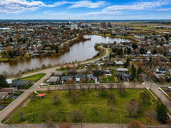 5th image of 216 Westmount Blvd
