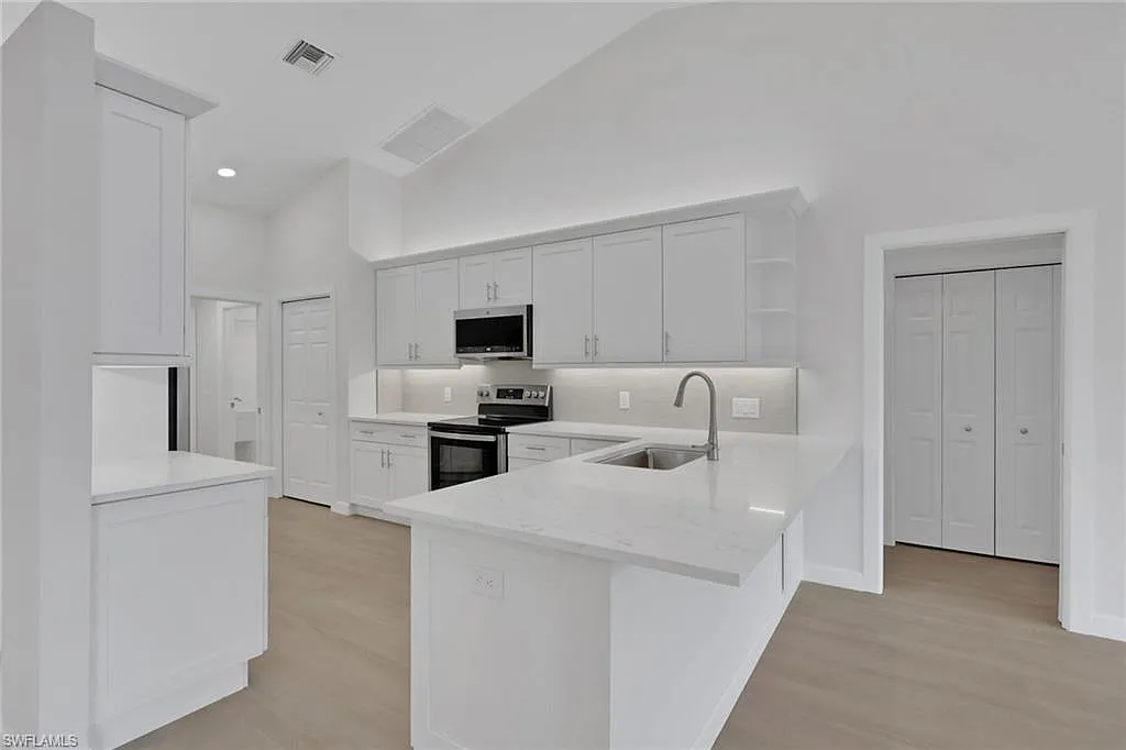 4 bed, 2.0 bath, 2000 sqft, $3,900 — Photo 3