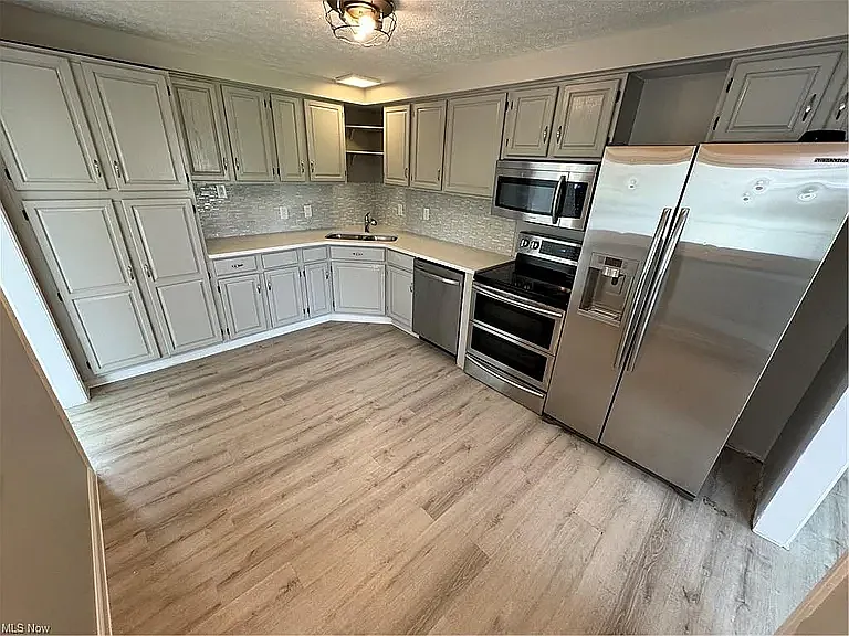 3 bed, 1504 sqft, $1,800 — Photo 2