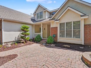 912 Summerfield Ct, Lawrence, KS 66049