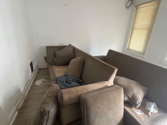 3rd image of 3323 Mutter St