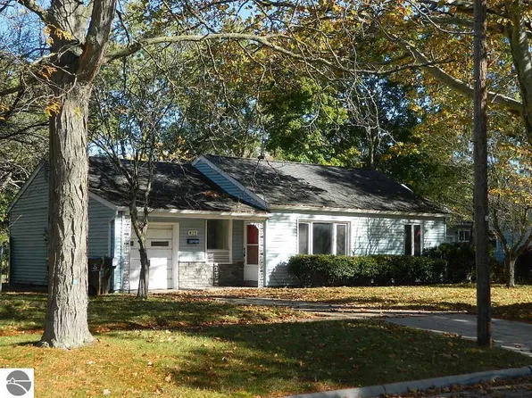 825 Crosslanes St, Mount Pleasant, MI 48858
