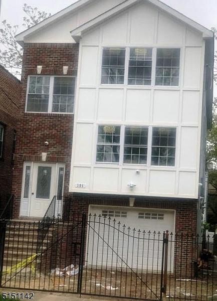 1st image of 304 Sanford St