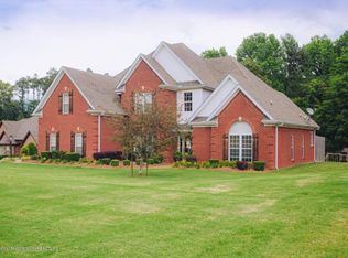 2234 Legends Dr, Nesbit, MS 38651