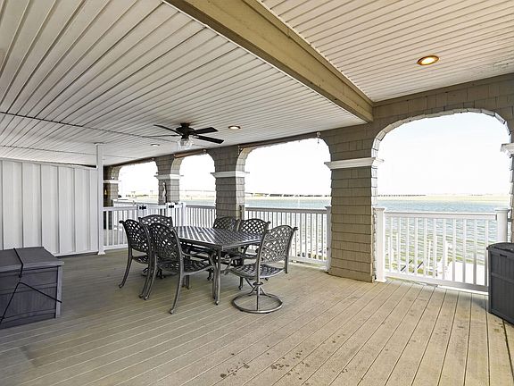 3rd image of 401 Bayfront APT 2N