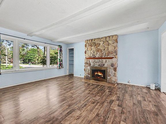 3rd image of 3346 Dean Lake Ave NE