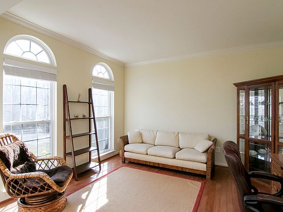 5th image of 5107 Terrapin Ct