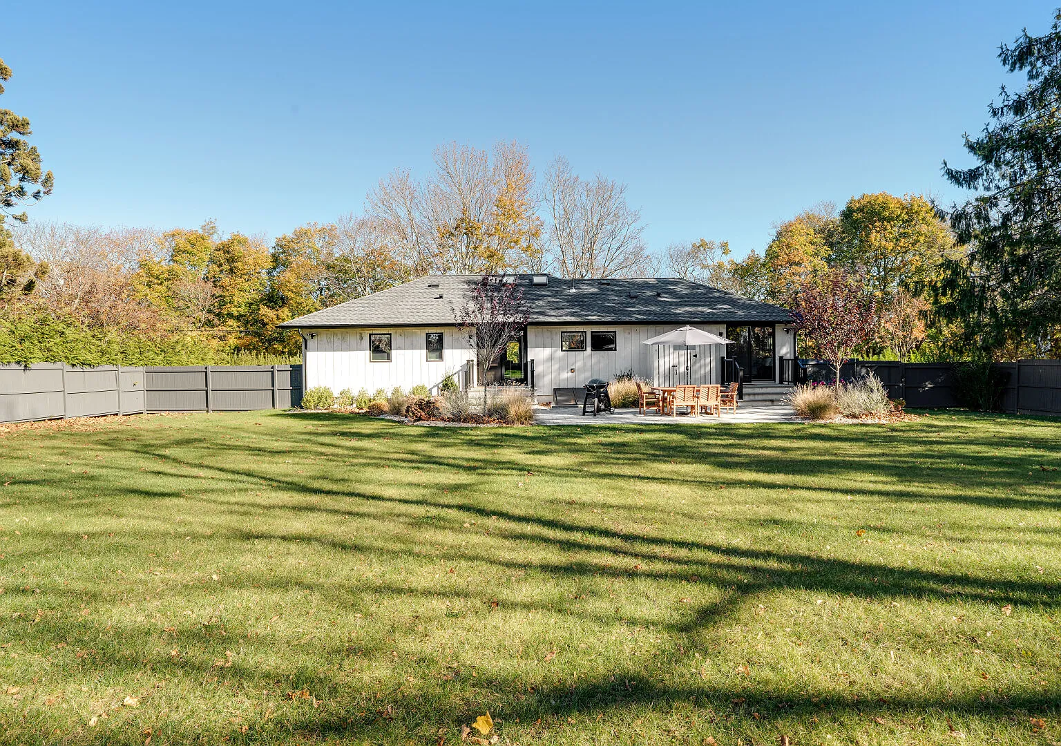 Spacious and Modern North Fork Home Close to Multiple Wineries — Photo 2