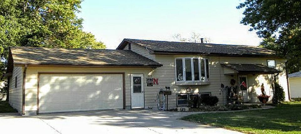 1st image of 220 W N St