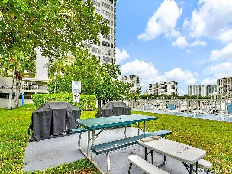 18041 Biscayne Blvd #801 — Photo 31