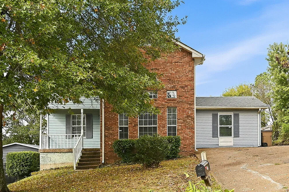 4 bed, 2.0 bath, 2082 sqft, $2,655 — Photo 1