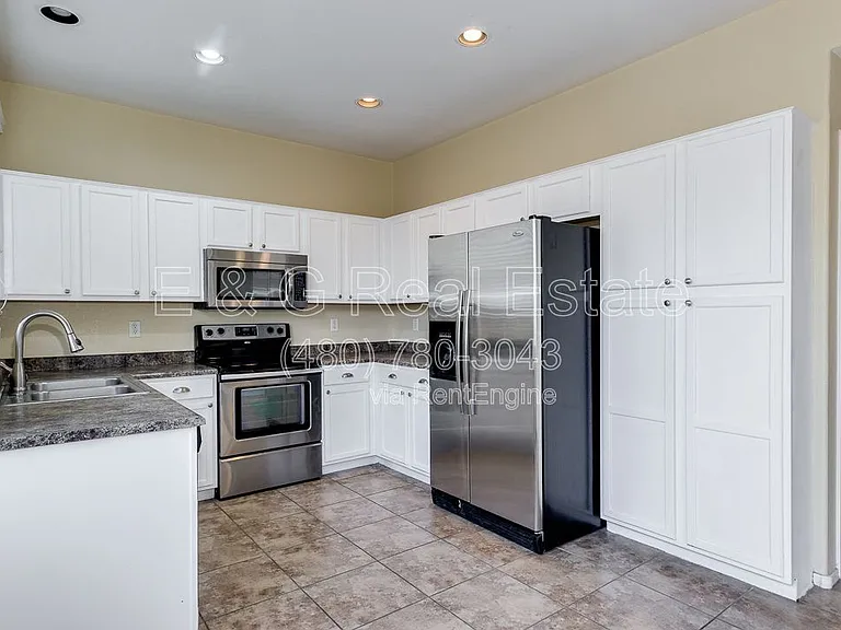 1886 E Don Carlos Ave #126 — Photo 6