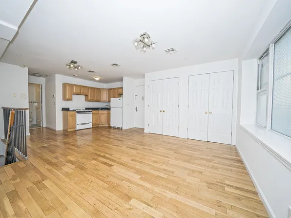 234 Franklin Avenue image 1 of 11