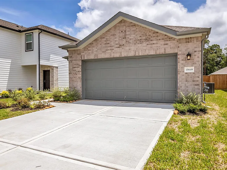 18669 Shauna Danielle Dr — Photo 26