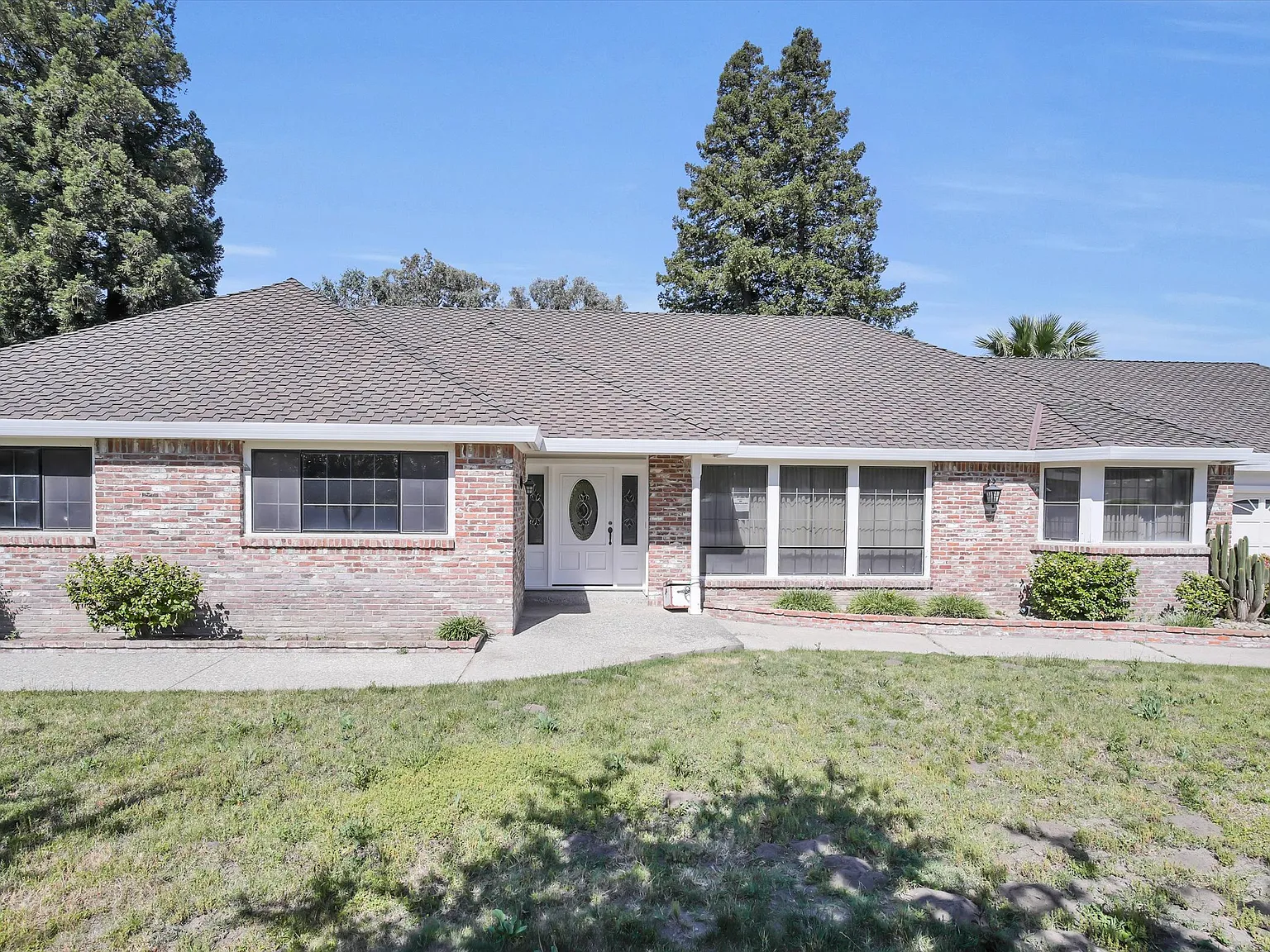 4 bed, 2.5 bath, 3500 sqft, $1,500 — Photo 4