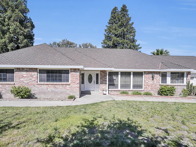 1045 Marsh Creek Ln — Photo 4