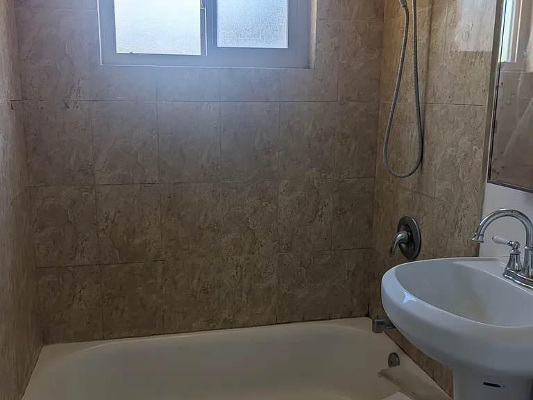 516 E Buckthorn St #1 — Photo 8