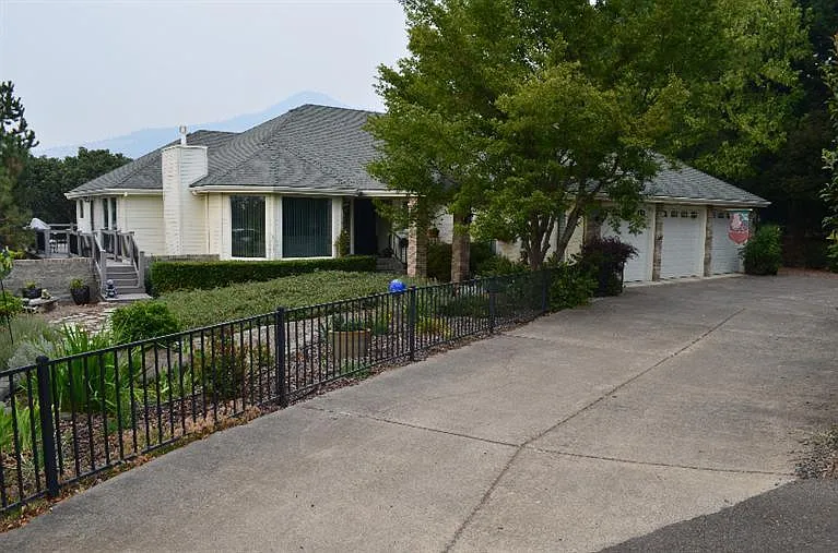 254 Harvard Pl photo 1