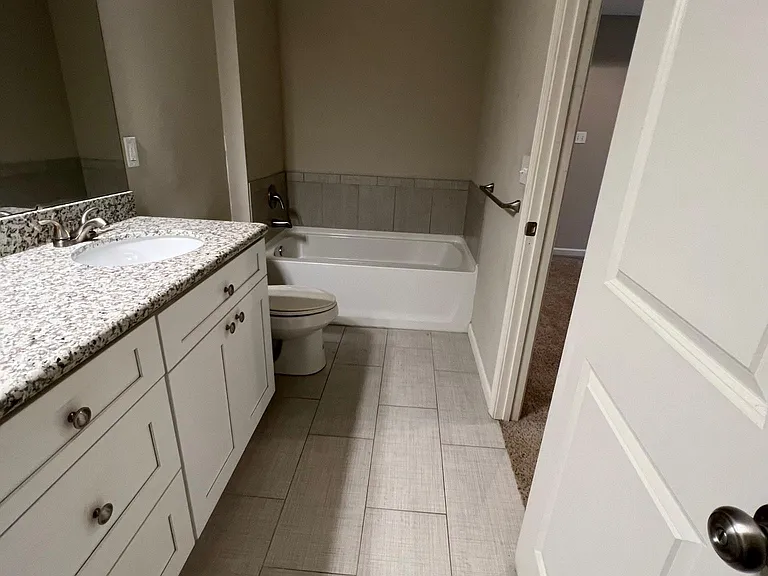13712 Fox Hill Dr — Photo 46