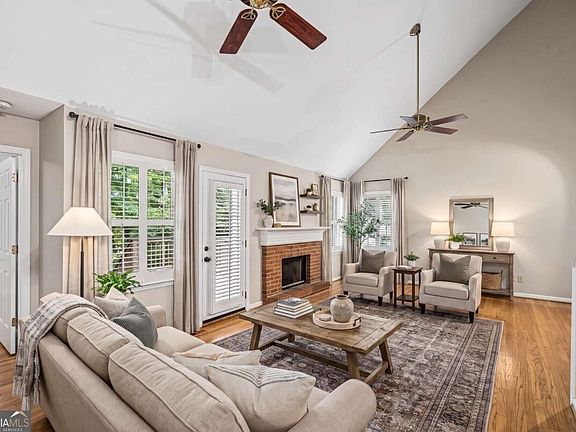 4th image of 880 Bridge Pointe Ct