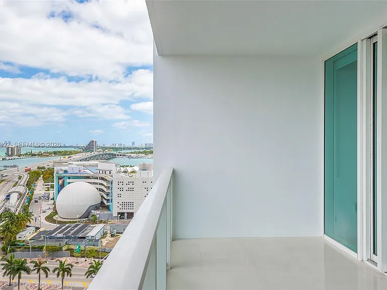 1040 Biscayne Blvd #1205 — Photo 21