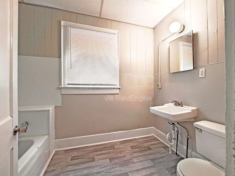 2513 Date St #2 — Photo 5