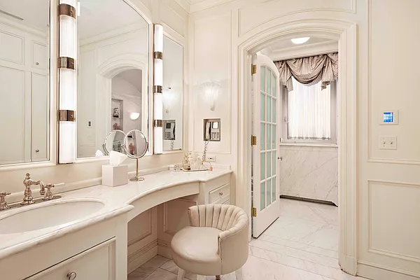 Sold by Sloane Square | media 19