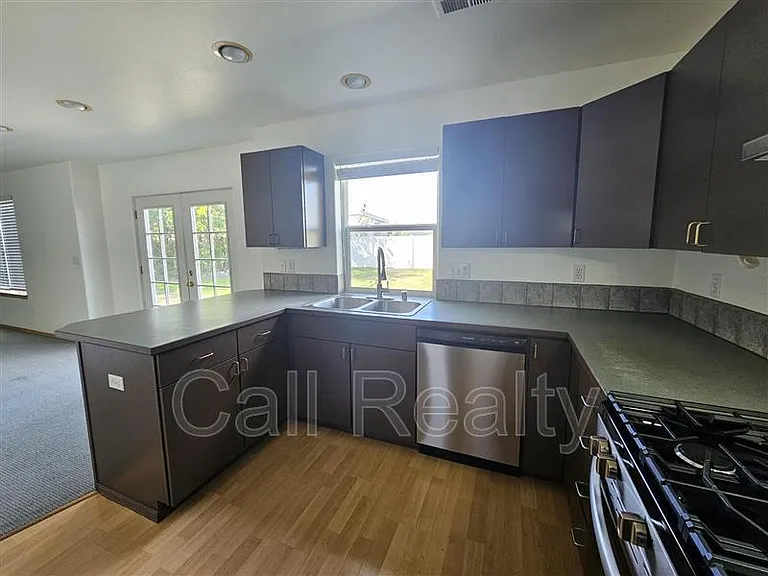 1021 N Malvern Rd — Photo 20