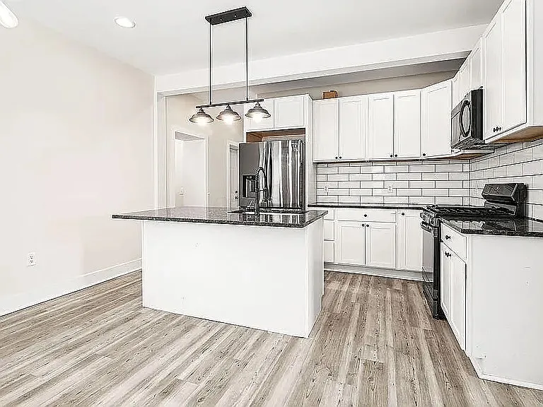 4 bed, 2.5 bath, 1624 sqft, $2,400 — Photo 4