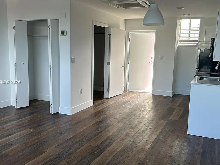 141 NW 16th Ave #17 — Photo 6