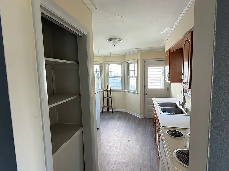 36 Duquesne Ave — Photo 3