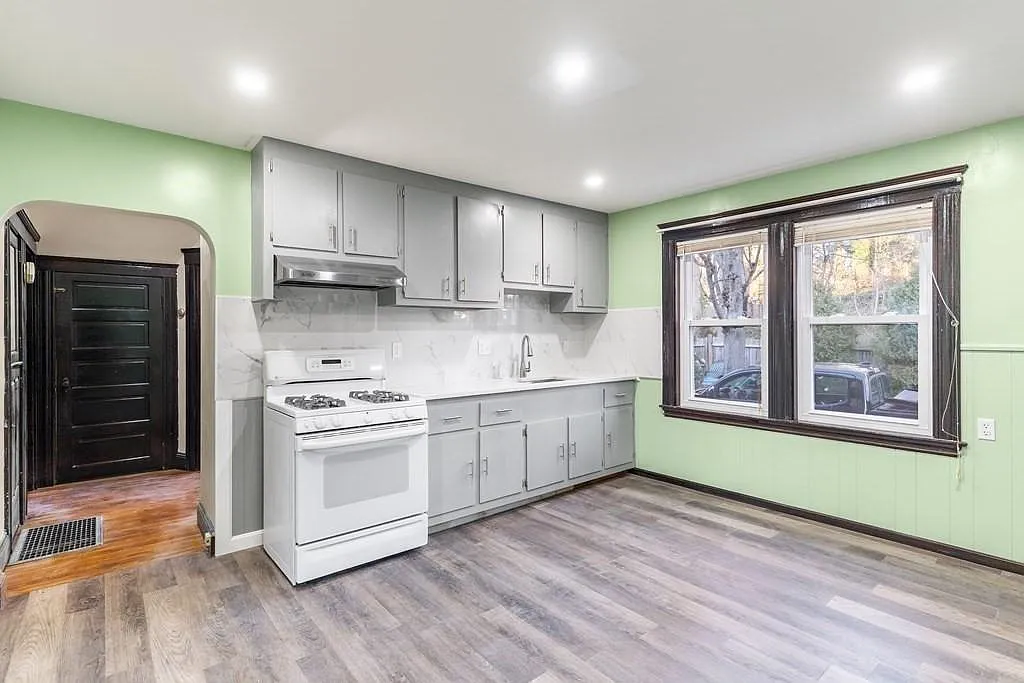 126 Glendale Rd — Photo 1