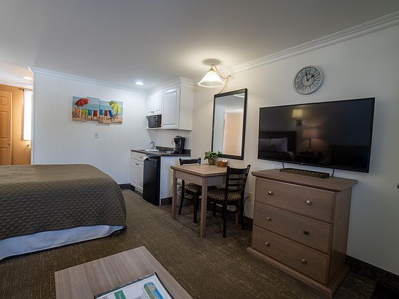 4th image of 733 Post Road #212