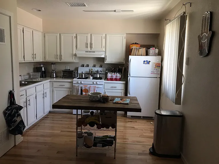 812 E Blacklidge Dr — Photo 9