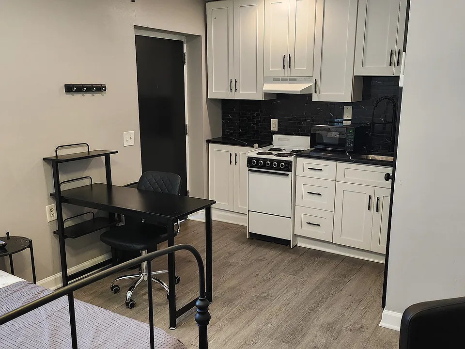 2500 W Fairmount Ave #3