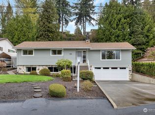 2347 W Hills Dr, Longview, WA 98632