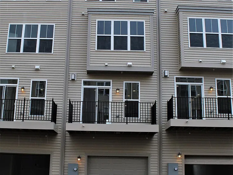 23016 Lavallette Sq — Photo 3