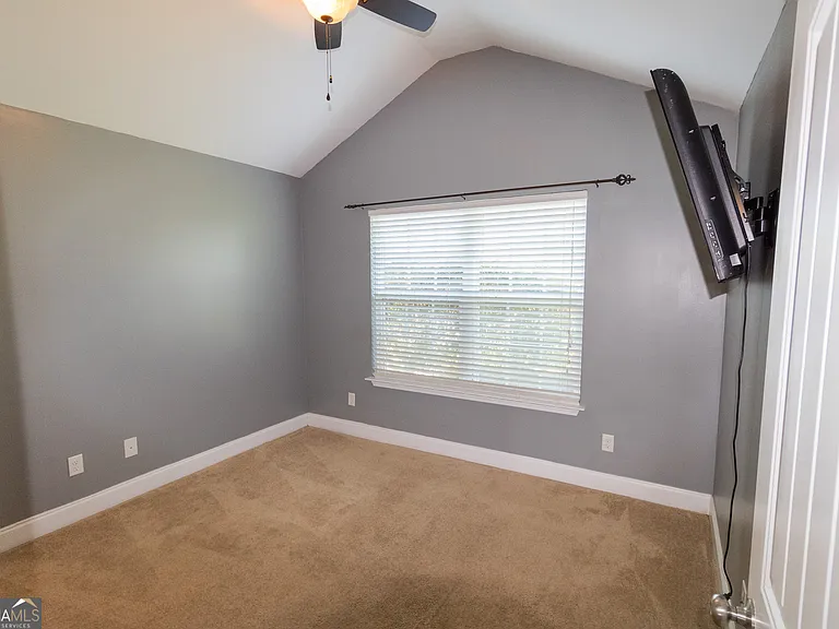 612 Hampstead Ave — Photo 16