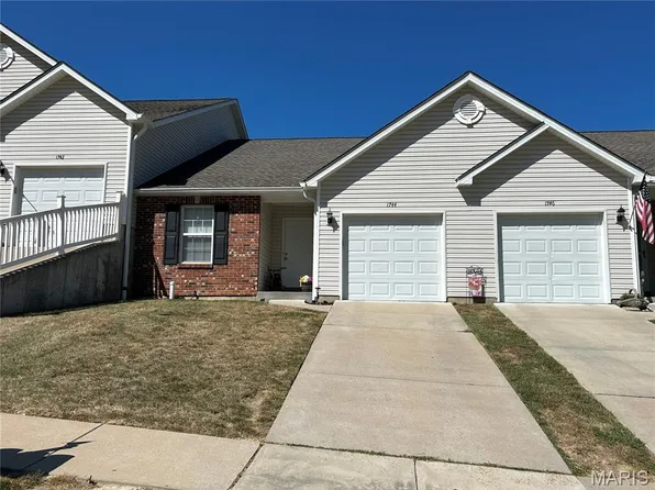 1744 Lexington Pl, Herculaneum, MO 63048