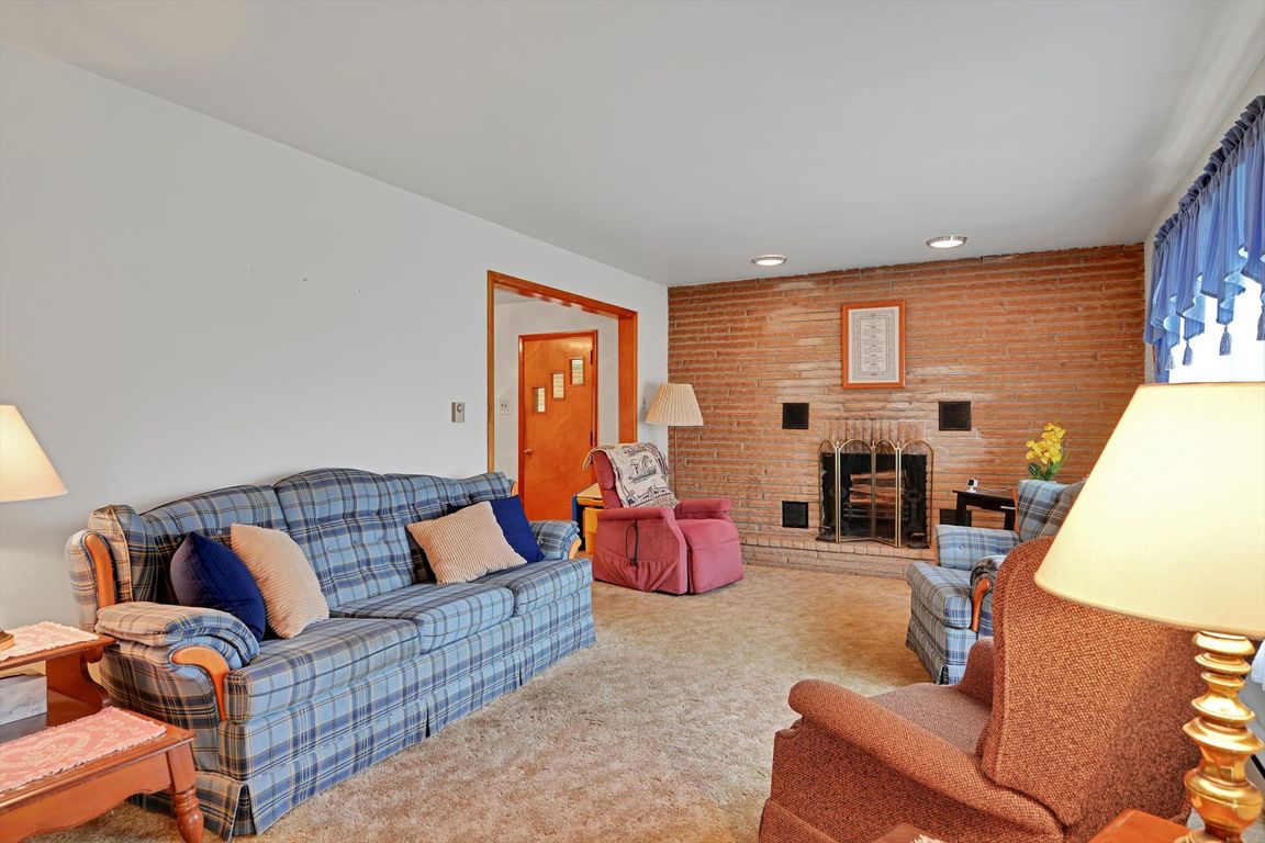 08-Living Room