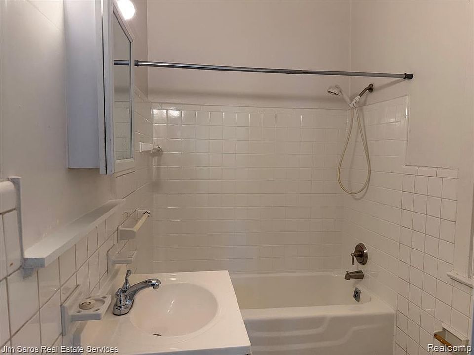 604 Notre Dame St, photo 9