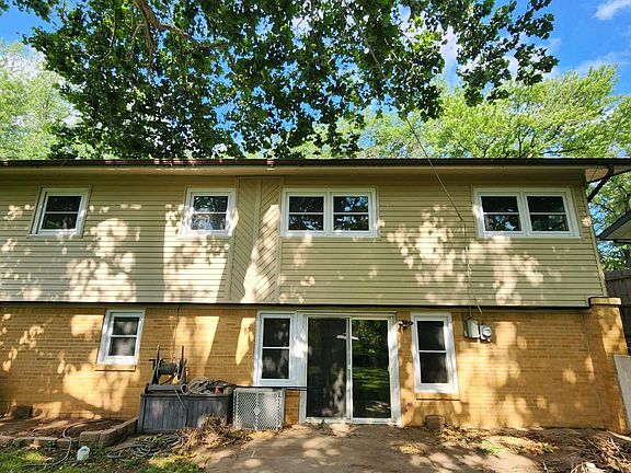 Back of house showing walk out basement.