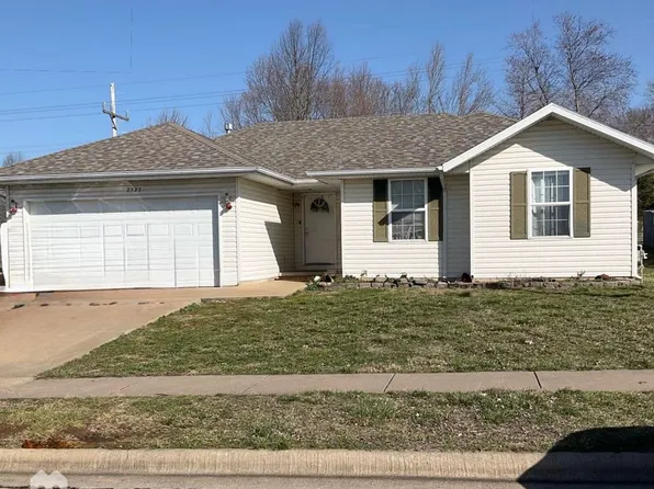 2527 E Moonlight St, Republic, MO 65738