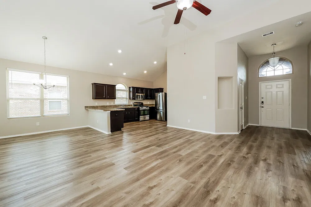 3 bed, 2.0 bath, 1619 sqft, $2,295 — Photo 4