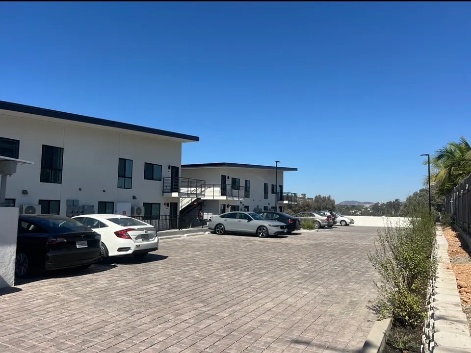 Building Photo 5