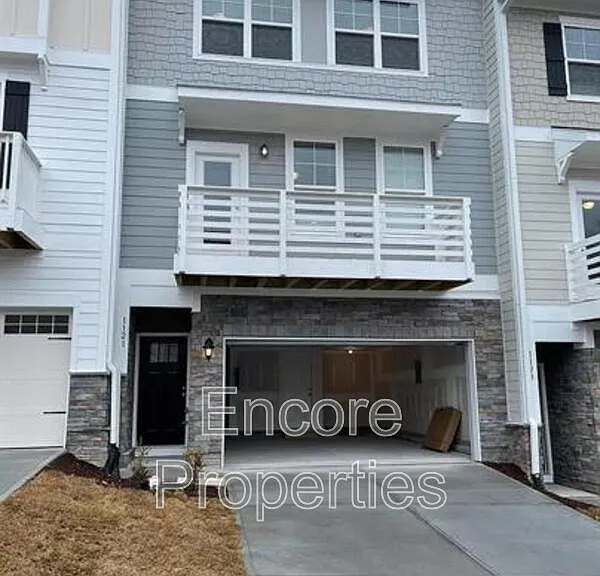 1121 Diamond Dove Ln — Photo 1